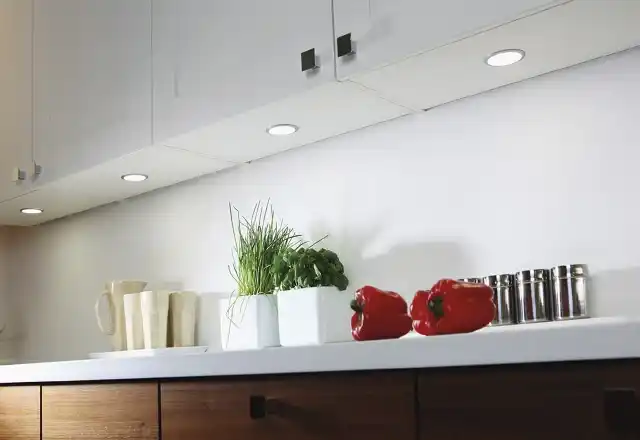 Luces LED Bajo los Muebles de Cocina