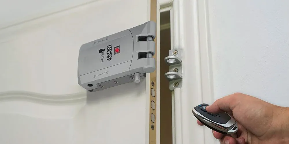 Cerraduras invisibles con mando a distancia_02