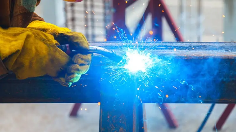 Cómo evitar la deformación térmica al soldar chapa fina