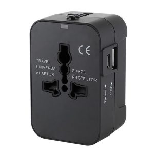 Adaptador universal con USB DAIRU, ideal para carga de dispositivos en el hogar y obras